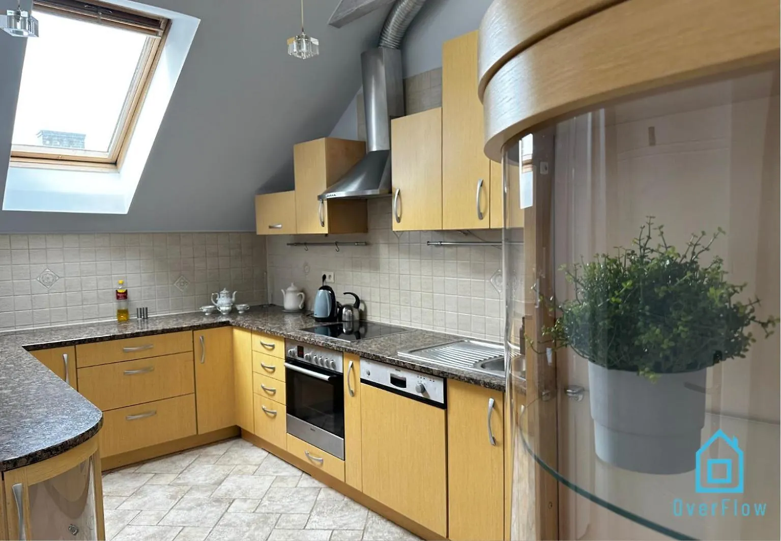 Homestay Purple Room - Charming Place, 15 Minutes To Gdansk Old Town & 5 Minutes To Seaside Poland