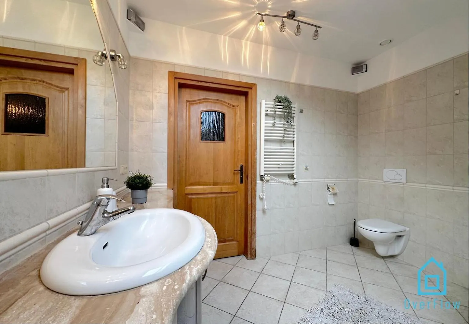 Homestay Purple Room - Charming Place, 15 Minutes To Gdansk Old Town & 5 Minutes To Seaside