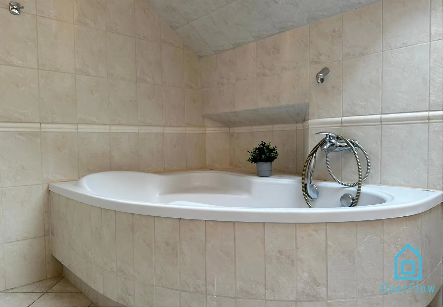 Purple Room - Charming Place, 15 Minutes To Gdansk Old Town & 5 Minutes To Seaside Homestay